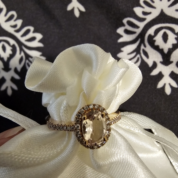 New, unworn. 10k 7/8 CT Morganite Oval Cut. - Picture 5 of 15